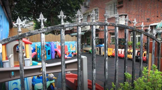 位在北投區的「新成功幼兒園」因對幼兒體罰，老師疑似對幼兒有拍打頭部、逼迫餵食等情形，挨罰18萬元。（摘自Google Map）