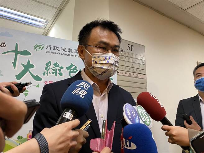 農委會主委陳吉仲今天回應，針對美國在WTO控訴歐盟，或者最後針對泰國採取的關稅優惠取消，造成泰國有7.8億元美元的關稅優惠損失，或歐盟沒有依照國際的遊戲規則，所付出代價，每年高達一、兩億美元的配額這是事實，這表示沒有依照國際規範的時候，所付出的代價。（林良齊攝）