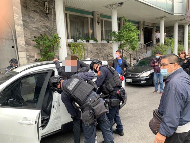 警方逮捕廖在内的11嫌。（警方提供）