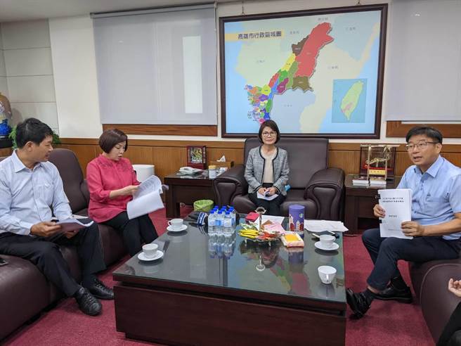 高雄巿议会26日党团协商，明年度总预算案将在下周一29日付委。（曹明正摄）