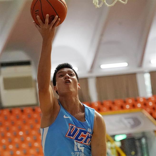 健行科大中锋王晟霖拥有205公分的好身材。(大专体总提供)