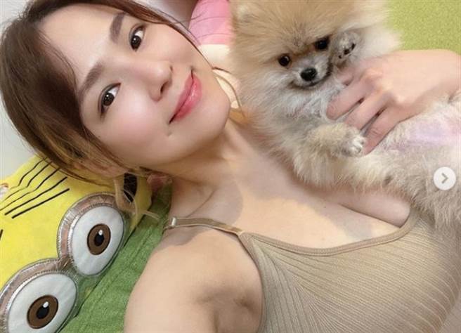 熊熊因拥有G罩杯上围被封「美胸女神」。(图/翻摄自熊熊IG)