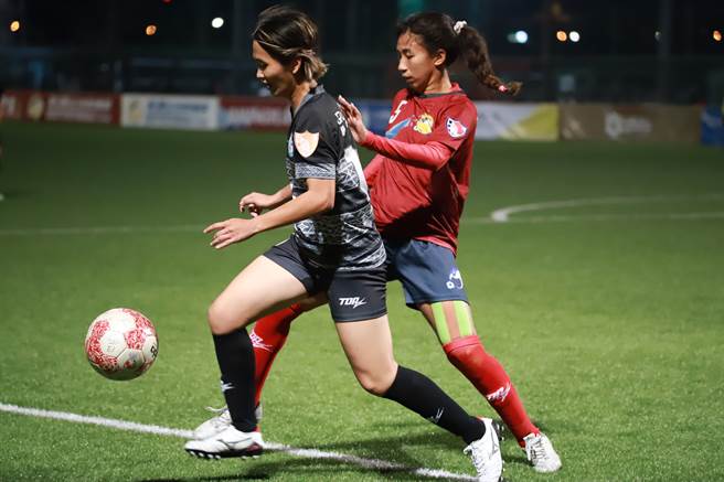 新北航源FC（右）在復赛后展现出色体能状态，上轮还成功逼和卫冕军花莲，让争冠局势发生变化。（中华足协提供）