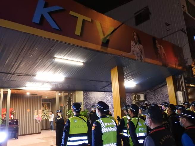 遏阻暴力鬥毆，南投警方總動員全縣同步擴大臨檢。（南投縣政府提供／廖志晃南投傳真）