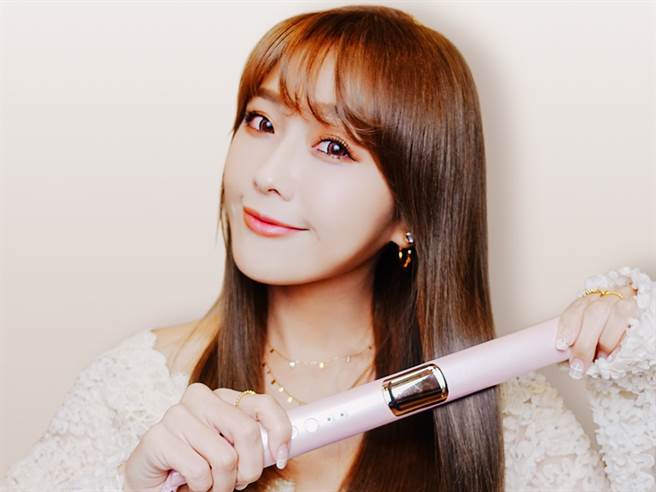 沙宣水膜力柔髮夹、Dyson造型器经过特殊设计，降低造型过程对髮丝的伤害，图中为沙宣水膜力柔髮夹。（图／品牌提供）