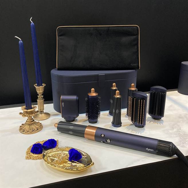 Dyson Airwrap™ 造型器普鲁士蓝冬日限定版。（邱映慈摄）