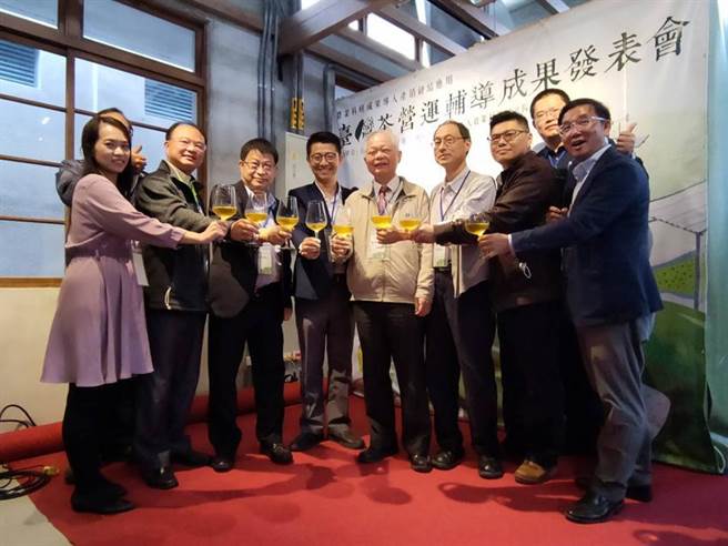 農委會今日展現台灣茶營運輔導成果，並分享關鍵技術導入茶產業示範場域應用的歷程。圖／曾麗芳