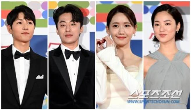 宋仲基（左起）、具教焕、润娥、全汝彬夺最佳人气奖。（摘自朝鲜体育）