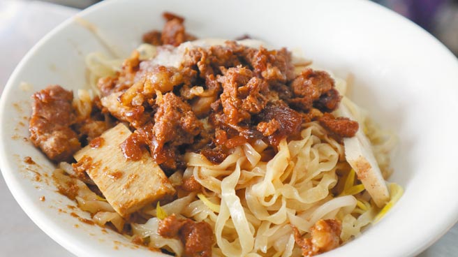 台南盐水意麵色香味俱全、令人食指大动，但近日价格涨太凶，有在地饕客直呼无法接受。（张毓翎摄）