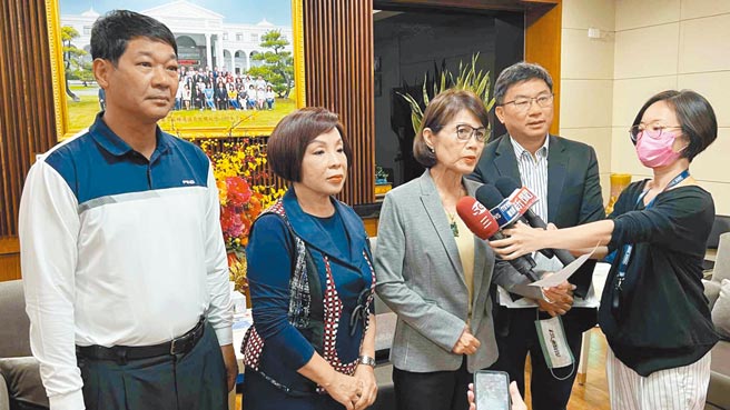 针对高市府总预算案卡关，25日进行党团协商，但市府精进报告不完备，让党团协商破局，最快下周一才可望付委。（柯宗纬摄）