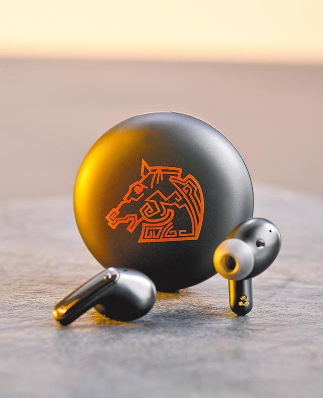 LG TONE Free FP9真無線藍牙耳機金馬獎指定聯名款。（LG提供）