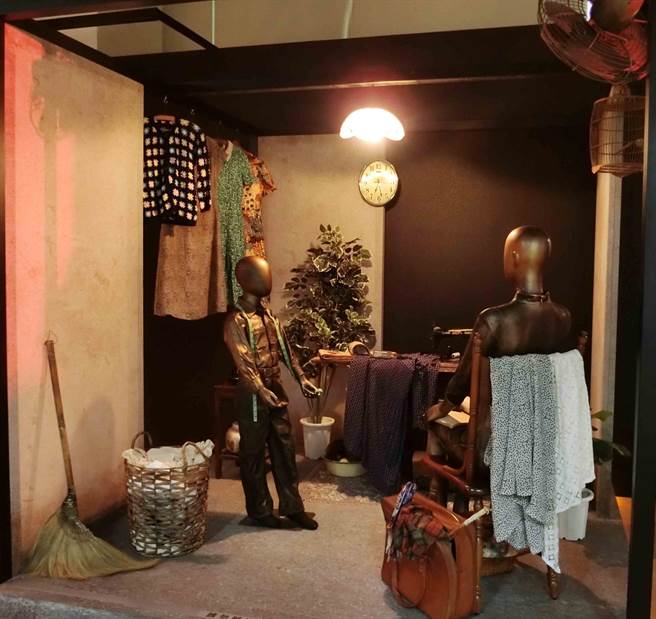 「時代時裝·時裝時代」展統整自1950年代起的台灣服裝史。（林欣儀攝）