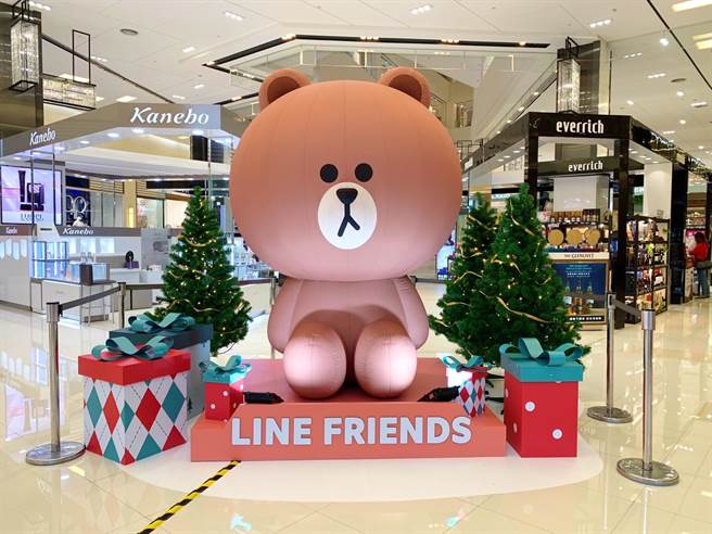 桃园购物中心耶诞市集来了！ LINE FRIENDS、欧洲耶诞市集限时登场。（大江购物中心提供）