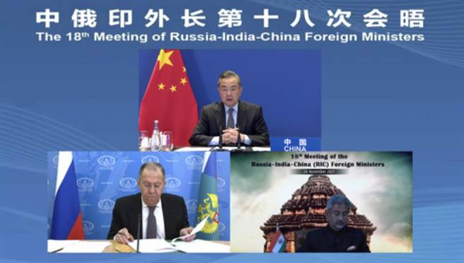 中俄印外长视讯会议。取自中国外交部