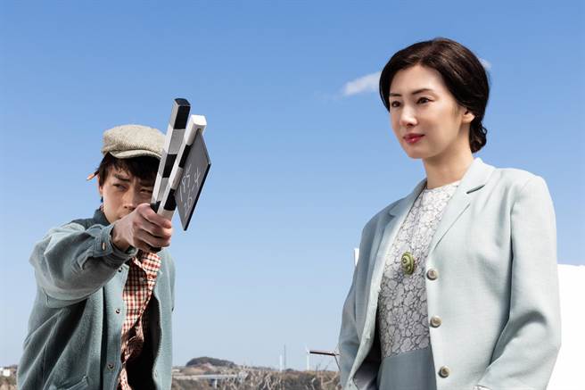 北川景子（右）诠释昭和时代的电影女神，左为菅田将晖。（采昌提供）