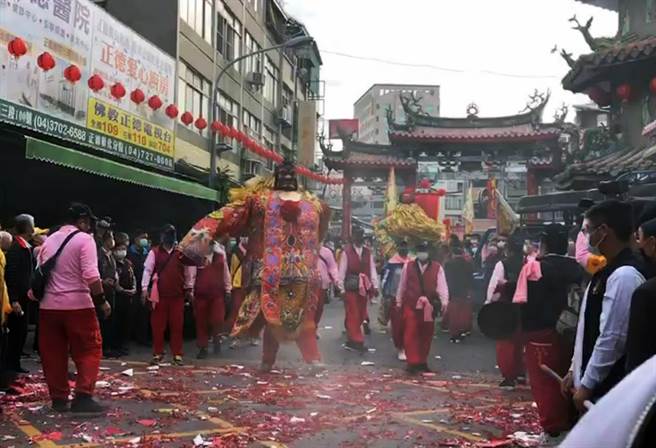 彰化南瑤宮天上聖母繞境十會媽角頭祈安繞境27日一早在南瑤宮起駕。（吳敏菁攝）