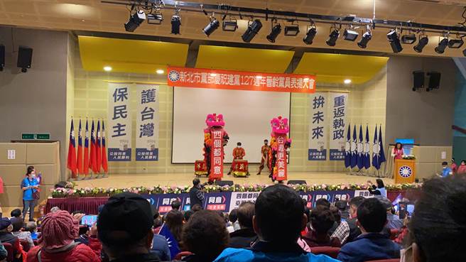 国民党新北市党部27日上午9时于新庄农会举行「四个都同意、台湾更美丽」暨庆祝建党127周年晋龄党员表扬大会（戴上容摄）