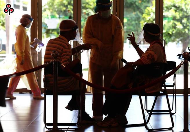 立法院社会福利及卫生环境委员会将于下周一审查《性别工作平等法》增订第二十条之一条文草案，拟新增长照安排假。（报系资料照）