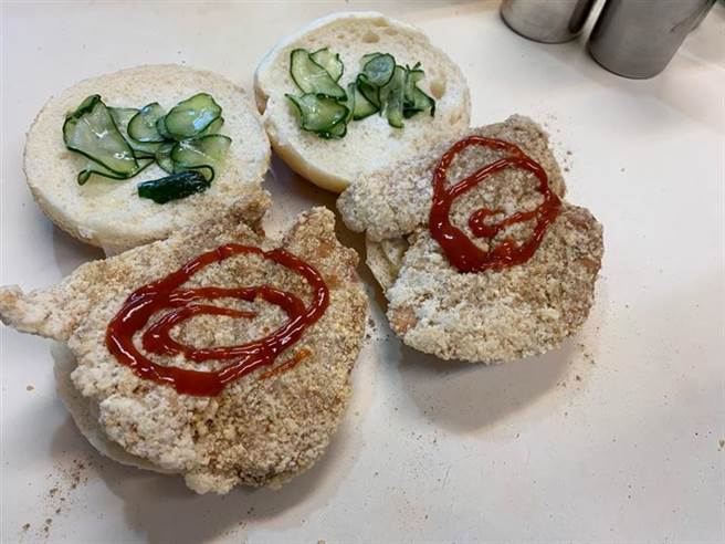 该早餐店位在新竹市光华国中正对面，主打CP值超高美食，其中招牌「鸡排蛋堡」因为鸡排足足比汉堡还大而闻名，网红蔡阿嘎也曾採访过店家。（翻摄自店家脸书专页）