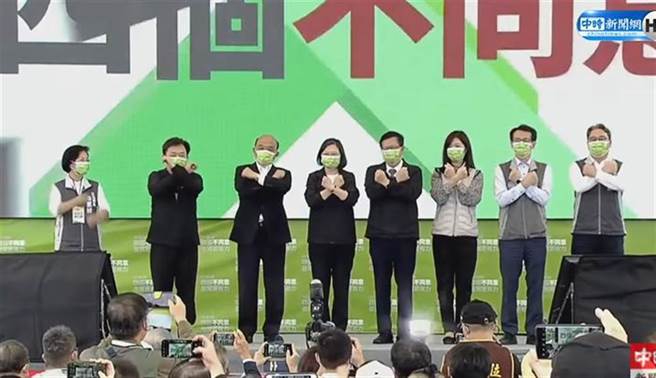 民进党政要出席公投说明会。(取自中时新闻网直播)