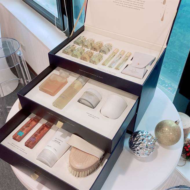 「极致典藏礼盒」全台限量20组，是献给芳疗粉丝们的最顶级献礼。（邱映慈摄）