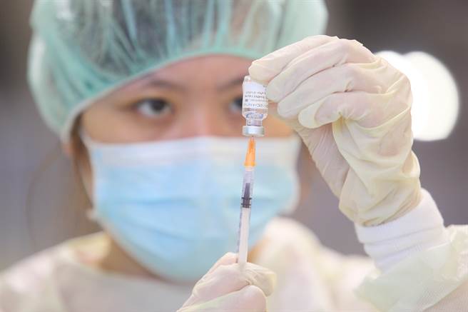 德國BionNTech公司表示，正著手研究現有疫苗對Omicron的防護力，2周內將有結果。圖為BNT疫苗。（報系資料照/張鎧乙攝）
