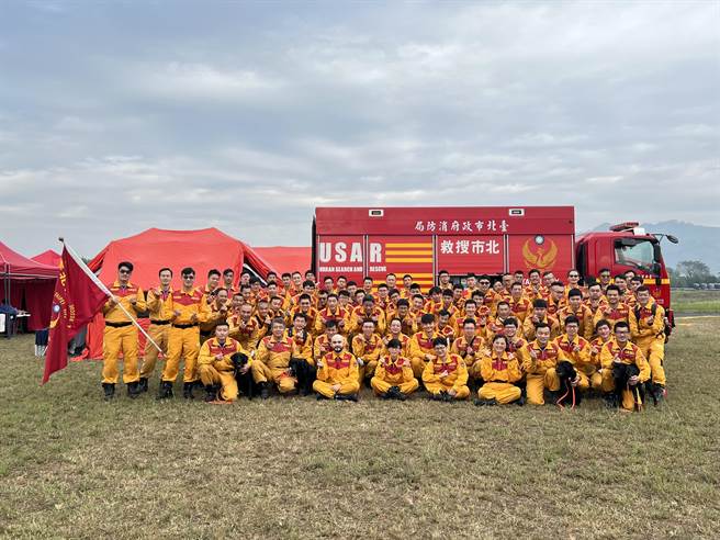 北市搜救队接受36小时不间断测验，成为全国首支取得重型能力认证的搜救队伍。(翻摄照片／林郁平台北报导）