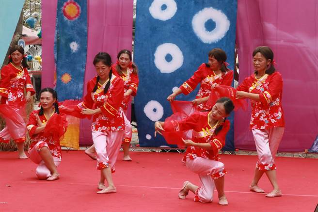 台东好米收冬祭最终场，今天在铁花新聚落登场，池上庆丰社区获评审团奖。（台东县政府提供）