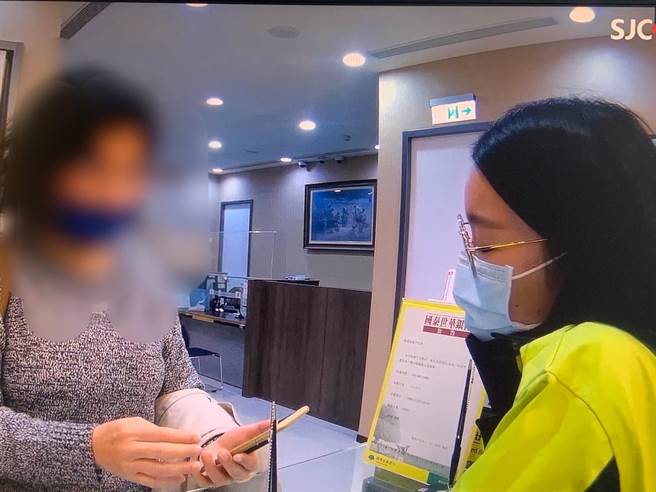 新北市57岁李姓妇人接获美国教友佯称工程款被扣，急需3500元美金解围，李女到银行匯款，但行员发现地点是印度随即报警，即时阻诈成功。（翻摄照片）