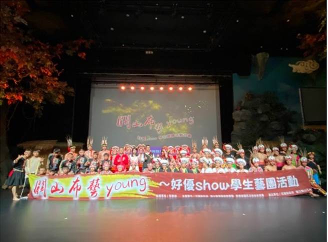 台东关山工商原舞团赴花莲展演，获得热烈迴响。（关山工商提供）