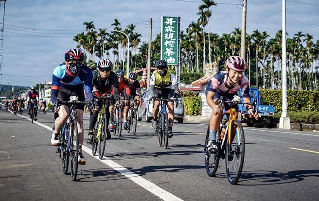 八卦山自行车嘉年华500车友开骑。（参山国家风景区管理处提供／吴敏菁彰化传真）