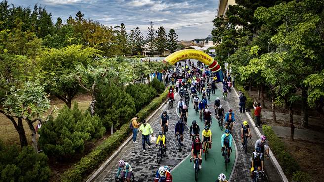八卦山自行车嘉年华500车友开骑。（参山国家风景区管理处提供／吴敏菁彰化传真）