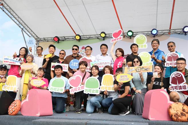 「屏東可可‧台灣巧克力節」27日在屏東可可園區盛大登場，為期9天的巧克力盛宴匯集超過20家屏東可可品牌市集展售。（謝佳潾攝）