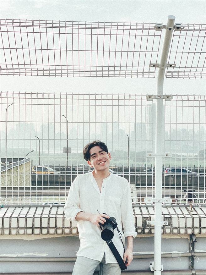 脸书+IG拥有近10万粉丝的摄影师蔡杰曦今天(27日)发长文道歉，坦言行为相当幼稚不恰当，伤害了暨南大学师生与信任自己的粉丝与朋友。(图／蔡杰曦脸书)