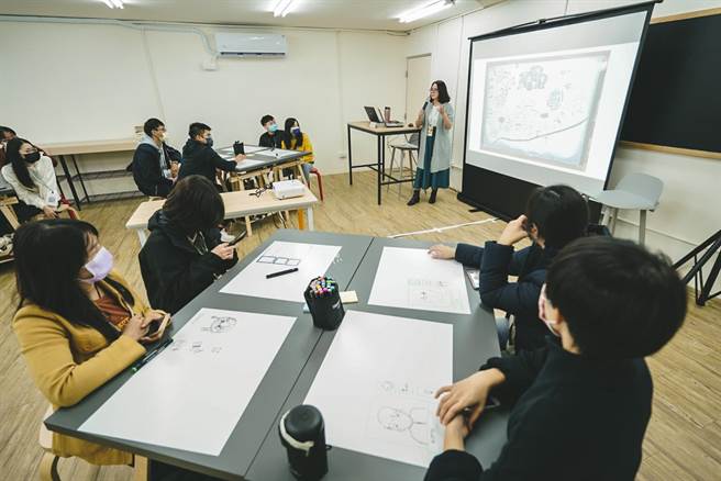 设计元宇宙开跑！由桃园市政府青年事务局举办的「桃园设计论坛─蜂踊」27日于桃园设计库登场。（桃园市青年事务局提供）