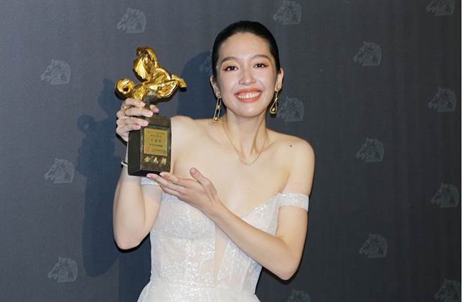 王渝萱获得金马奖最佳女配角奖。（图／廖映翔摄）