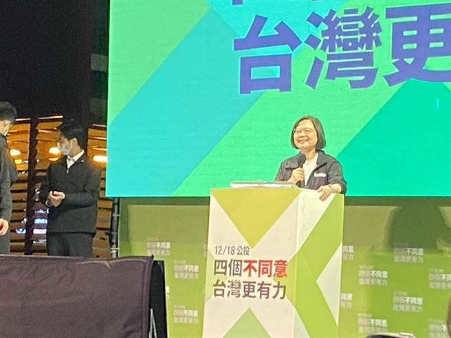 嘉义市立委王美惠举办公投宣讲，蔡英文总统开讲。（廖素慧摄）