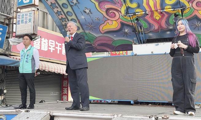 行政院副院長沈榮津在台中市北區仙鴻宮宣講時強調，重啟核四最大的問題就是核廢料無法解決，台灣不能重啟核電廠。（市議員賴佳微提供）