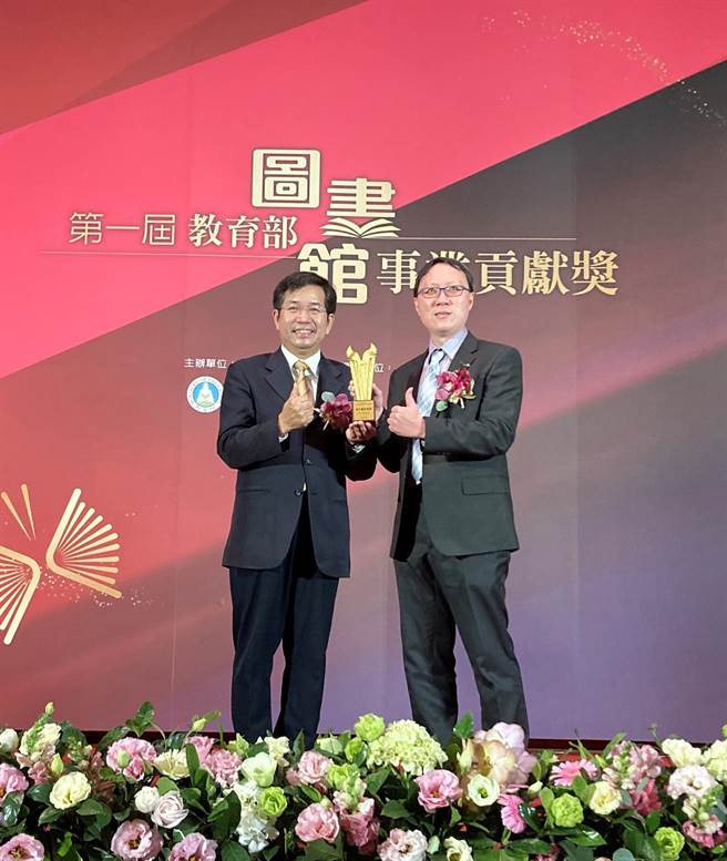 高市图总馆荣获「标竿图书馆奖」。（高巿图提供）