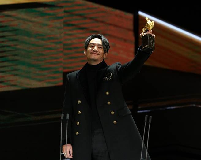 张震最后打败所有劲敌荣登金马58影帝，终于抱回人生第一座金马影帝。(图/ 取自中时资料库，杜宜谙摄)