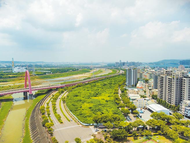 台中乌日区原「ATT购物商场」逾1.5万坪土地标售案，将顺延至明年1月开标。图／普华国际