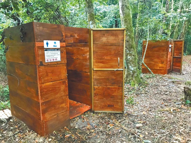 霞喀罗古道中段的白石驻在所，设有生态厕所供民眾使用。（新竹林区管理处提供／邱立雅竹市传真）