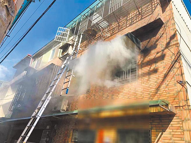 桃园市八德区1民宅今年2月15日发生火警，贾姓男子涉嫌抽菸未熄灭，导致二女儿呛伤死亡，遭检方起诉。（翻摄照片／赖佑维桃园传真）（吸菸有害健康）