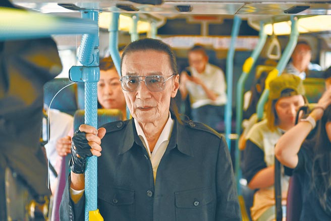 谢贤在《杀出个黄昏》片中展现喜剧功力。（华映提供）