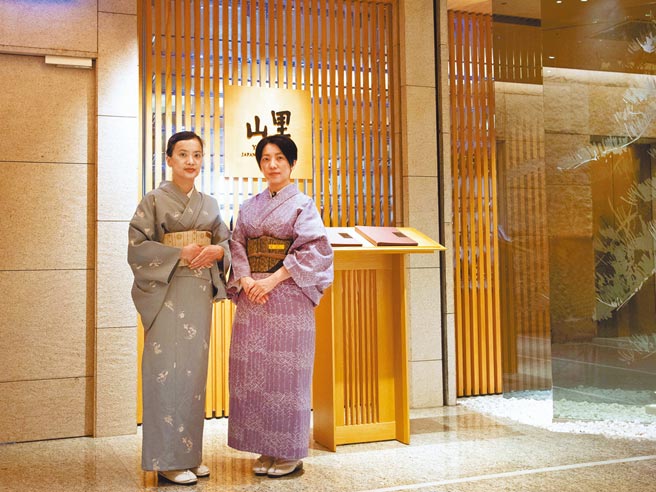 山里日本料理坚持原汁原味的和式精神，服务人员身着和服，让宾客感受道地日本风情。（大仓久和大饭店提供）