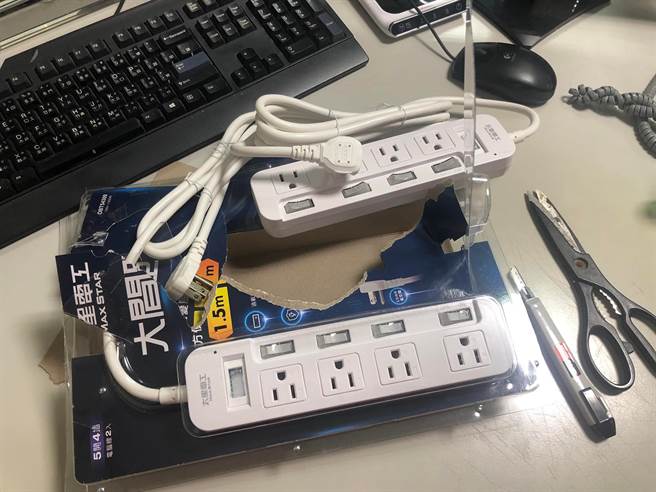 太星电工延长线的包装超难拆，不少过来人留言吐苦水：超容易受伤。（翻摄／脸书社团Costco好市多商品经验老实说）