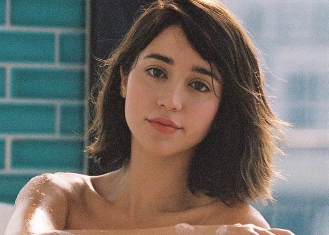 凯莉考恩曾演出《弒乐园》。（图/凯莉考万IG@cayleecowan)