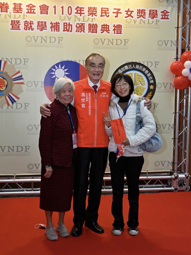 110学年清寒荣民子女奖助学金，共计发放3,000余人次，金额近3,000万元。本次颁赠典礼是要将社会各界善心人士及荣民长辈捐赠的宝贵心意，亲自转交给在场年轻有志的同学们。(退辅会提供)