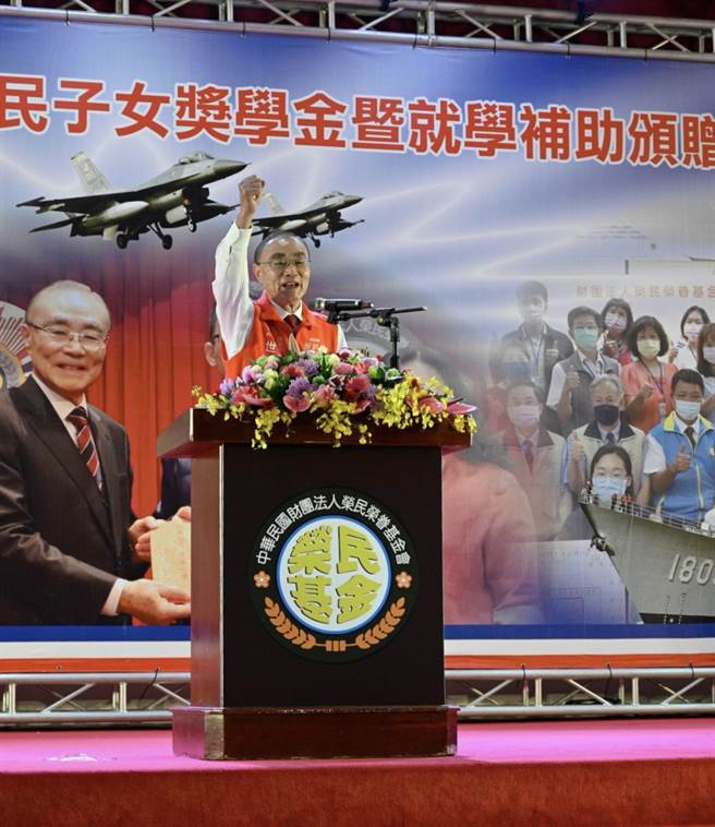 110学年清寒荣民子女奖助学金，共计发放3,000余人次，金额近3,000万元。本次颁赠典礼是要将社会各界善心人士及荣民长辈捐赠的宝贵心意，亲自转交给在场年轻有志的同学们。(退辅会提供)