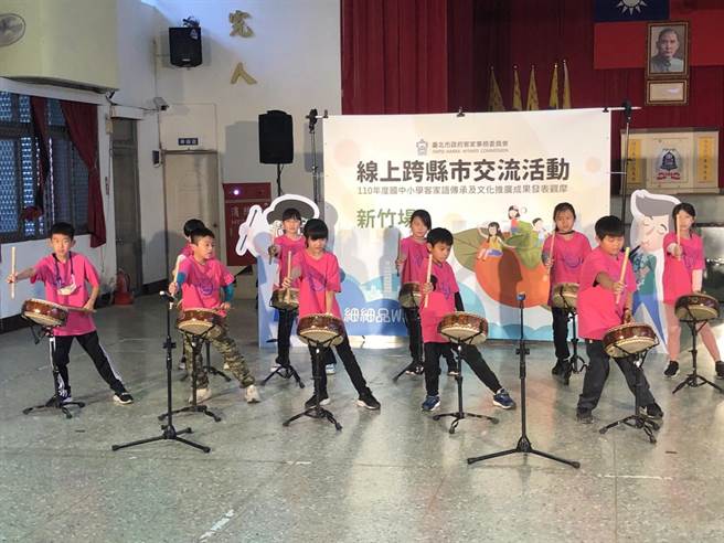 新竹县、台北市数个学校日前透过线上，举办客家社团才艺交流，有如客家大比拚。（庄旻静摄）